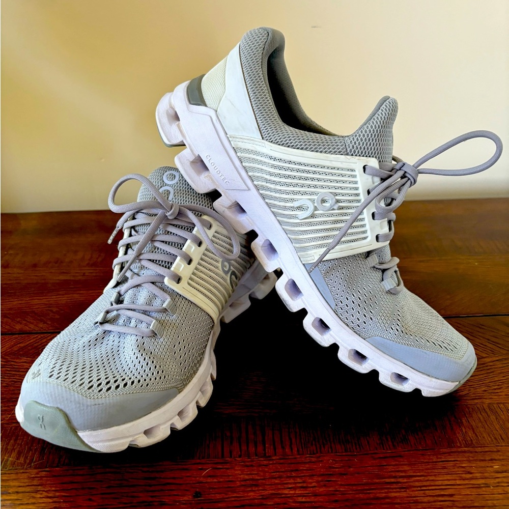 Like new women’s On Cloud sneakers